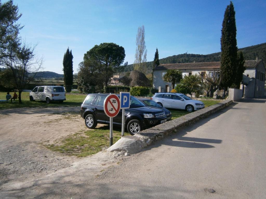 Vallon-Pont-dʼArc Gite L'Etape מראה חיצוני תמונה